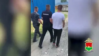 В Брянской области задержаны грузчики, похитившие сейф работодателя с 931 тысячей рублей