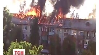 Через пожежу в Києві повністю вигорів дах п'ятиповерхівки