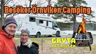 ETT ENSAMT HUSBILSÄVENTYR PÅ ÖRNVIKENS CAMPING. DET BLIR MUSTIG GRYTA PÅ GRILLEN OCH DRÖNARFILM.