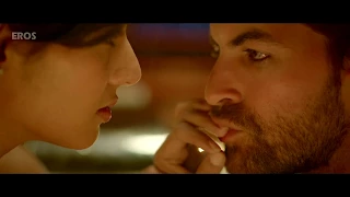 Sonal Chauhan drowned | 3G | Romantic Scene