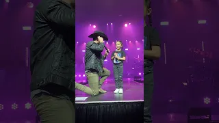 Dustin Lynch asked Julianne to sing on stage again, but this time to Good Girl! Part 1.