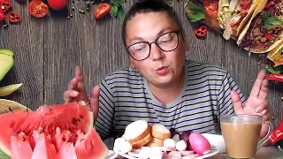 Mukbang. Колбаса, редиска, моцарелла и... АРБУЗ ;) "А у меня нету денег!" Лиюшу укусила оса :(