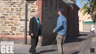 Guy steals money from "blind" man// Social Experimen