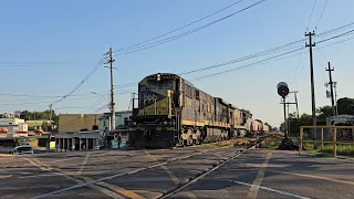 MRS - C30-7 #3767-5 Liderando trem de carga geral em Itaguaí - RJ.