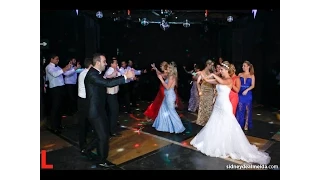 Dança dos noivos Taty e Fred: dançam com madrinhas e padrinhos