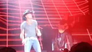 Indian Outlaw - Tim McGraw (Corpus Christi, TX June 21, 2013)