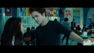 Twilight Cafeteria Scene: Edward So Sexy, but... Vampire can sweat?