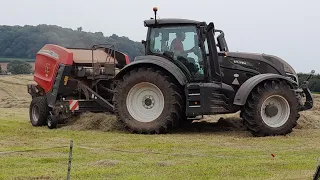 Bailing with the Valtra T175