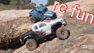 Rgt rc crawling on huge rock