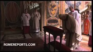 Pope prays at Tomb of St. Peter before Inaugural Mass at Square