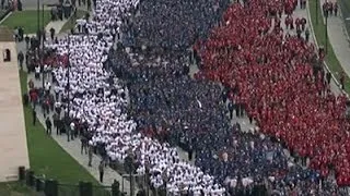 Raw: Thousands Celebrate Putin's Birthday