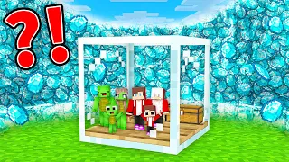 DIAMOND TSUNAMI vs. Mikey Family & JJ Family Doomsday GLASS Bunker - Minecraft (Maizen)