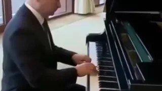 Putin plays the piano Coffin Dance Funeral