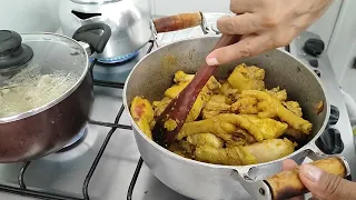 Um frango caipira com um pirão delicioso