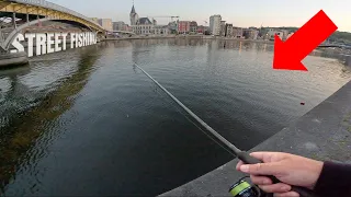 DES POISSONS MONSTRUEUX en plein CENTRE VILLE ! (Street Fishing Liège)