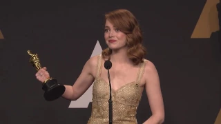 Emma Stone Reacts to Oscar's Blunder - Full Backstage Interview