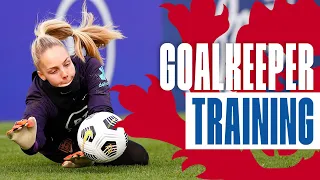 Stunning Saves, Claiming Crosses & Distribution Practice 🧤 Goalkeeper Training | Lionesses