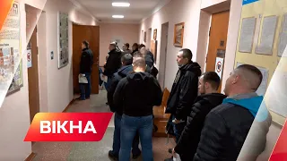 На захист рідної землі! Тисячі українців повертаються із закордону, щоб вступити до лав ЗСУ