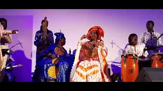 Aicha Koné sur scène avec Amy Koita-Une complicité musicale à suivre