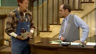 Newhart 1x05 - This Probably is Condemned