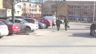 Bålsta torg med SWAT TEAM och Lasse Åberg