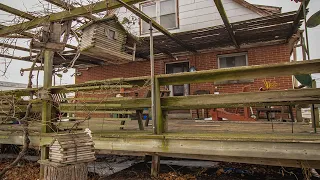 Abandoned And Untouched Time Capsule House (EVERYTHING LEFT BEHIND)