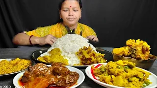 BIGBITES।EATING RICE WITH DAL MAKHA,ALUVAJA, BADHACOPY,CHICKEN LIVER KOSHA,AND TELAPIA FISH CURRY।।