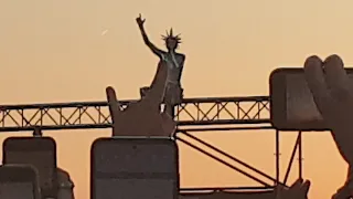 Machine Gun Kelly standing on a exit gate „my ex's best friend“ Rock am Ring 2023