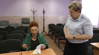 В Магадане полицейские вручили 82-летней уроженке ЛНР российский паспорт