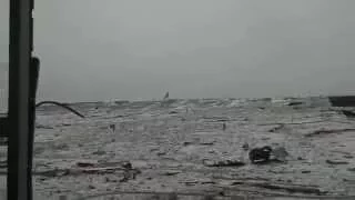 Донецкий аэропорт. Водружение флага под обстрелами. Ukrainian flag under heavy fire.