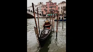 Венеция: обычно наводнения, но теперь пересохшие каналы.