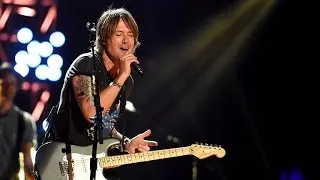 Watch Keith Urban Grant a Fan's Wish for Impromptu Duet During L.A. Concert