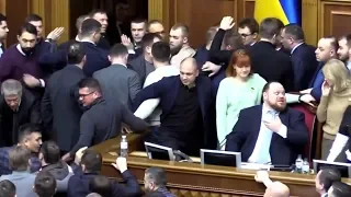 Стефанчук: Доводьте правоту в дискусії, а не в кулачних мавпячих прижках! — друга сутичка в Раді