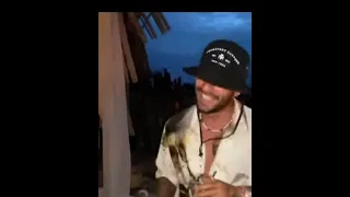 MALUMA SOBRIO O EBRIO? No lo sé, lo que si se ve es feliz y bello!