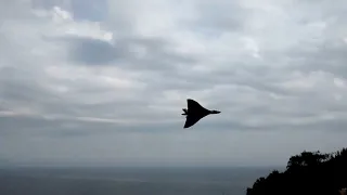 Vulcan Bomber, long and loud howling. Dawlish Airshow 2015
