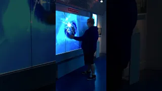 He never expected this to happen at the aquarium 😂