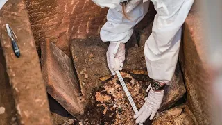 Archäologische Ausgrabung: Tausend Jahre alter Sarkophag geöffnet