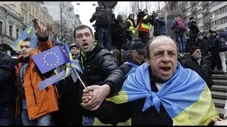 Ukrainian protesters block streets