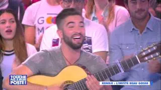 Kendji Girac chante "Color Gitano" sous hélium dans TPMP