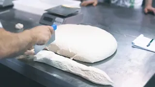 Accademia Pizzaioli - How to make an Italian pizza?