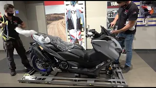 unboxing the new 2022 YAMAHA TMAX 560 and walkaround