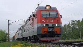 Электровоз 3ЭС5К-054 "Ермак" с контейнерным поездом.