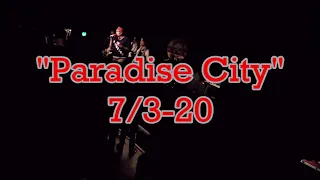 GUNS N POSERS Live "PARADISE CITY"