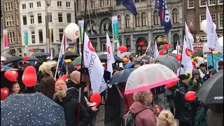 Demo samen voor  nederland deel 2 eerste demonstranten arriveren op de dam