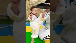 2-ЛЕТНЯЯ ДЕВОЧКА В ТХЭКВОНДО #тхэквондо #taekwondo #дети