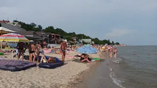 Азовское море: люди, пляж, отдых, курорт (Юрьевка, июль 2021 г.)
