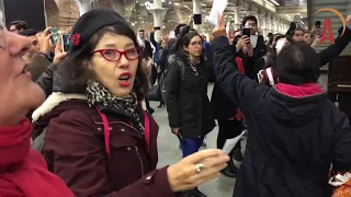 'El Pueblo Unido jamás será Vencido', St Pancras Station, London, 4 November 2019