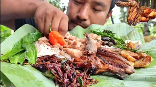 eating grasshopper, spider, chicken roast, dry fish, potato fry, etc varieties mukbang | kents vlog.