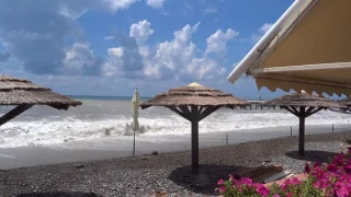 Супер красив июльский ШТОРМ, посмотрите! Пляжи закрыты во всём Сочи
