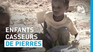 Il doit faire travailler ses enfants dans une carrière de pierre | UNICEF France